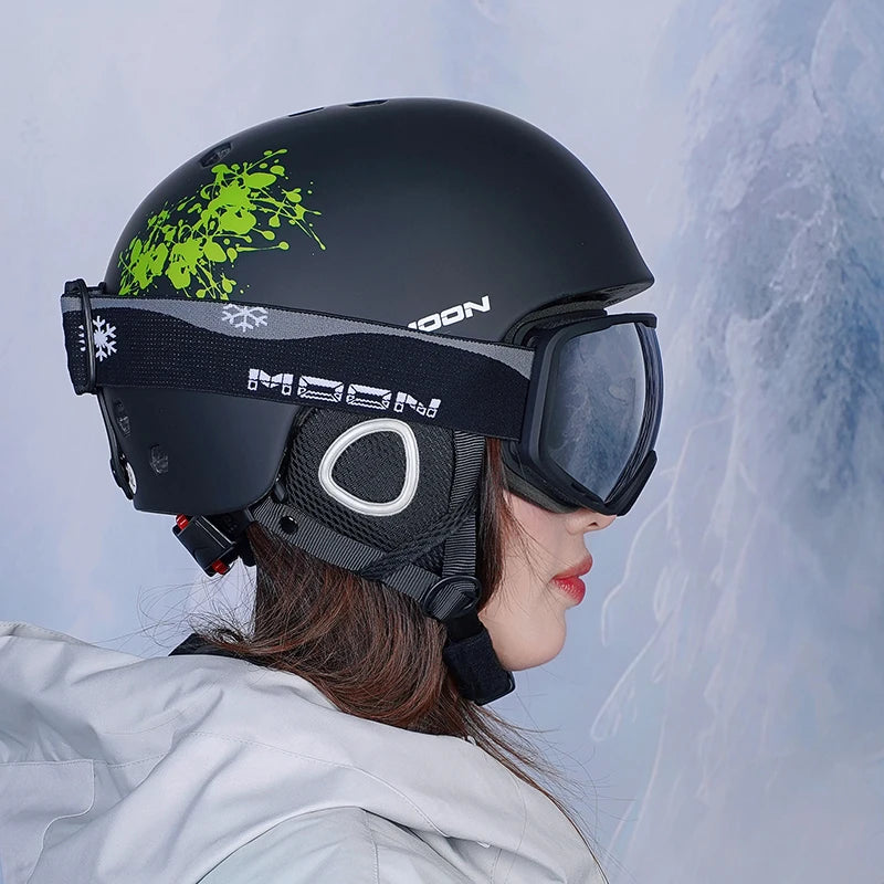 MOON Skiing Helmet Skiing Helmet Children Adult Ultralight Extreme Sports Skateboard Snowboard Helmet Snowmobile Motorcycle
