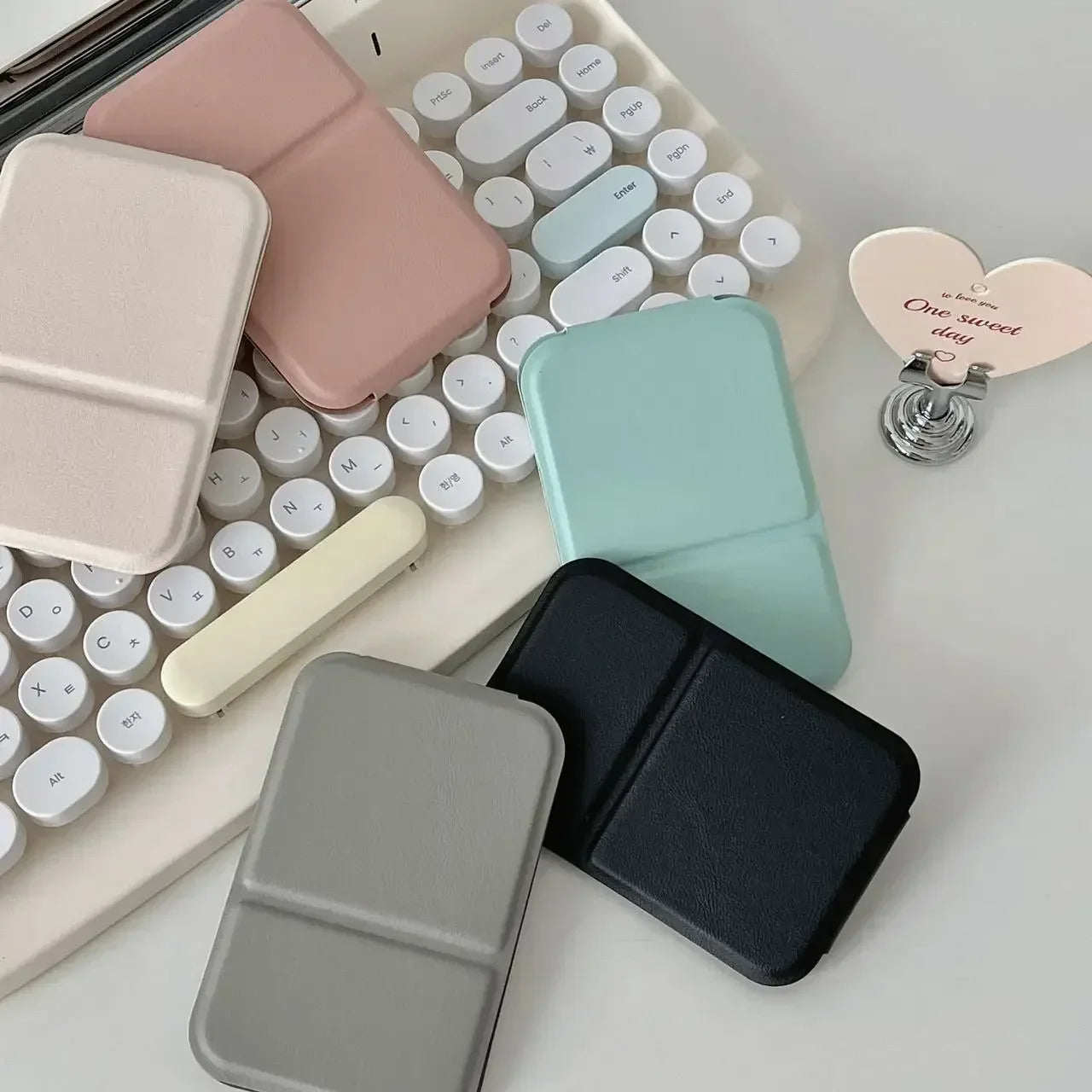Desktop makeup mirror PU leather simple portable handheld makeup mirror foldable student compact cute pocket mirror