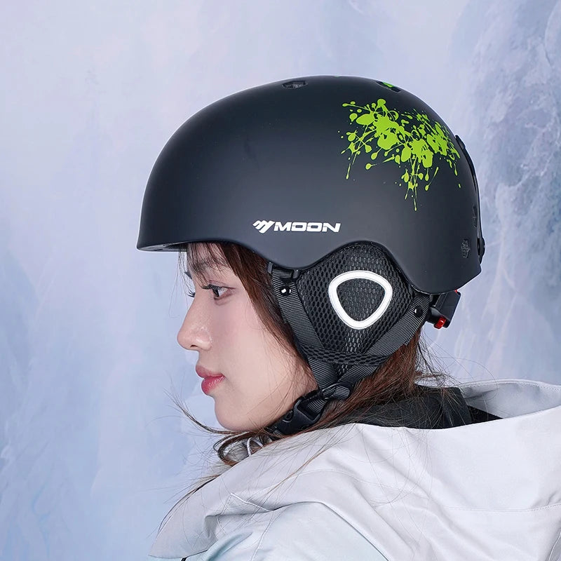 MOON Skiing Helmet Skiing Helmet Children Adult Ultralight Extreme Sports Skateboard Snowboard Helmet Snowmobile Motorcycle